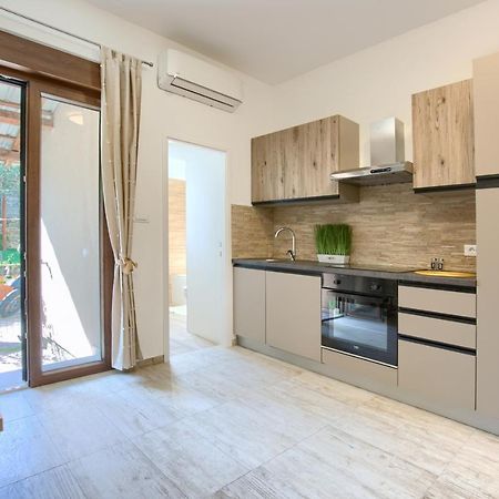 Amphitheater 3+2 Modern Apartment With Terrace, Wifi, Netflix Pula Exterior photo
