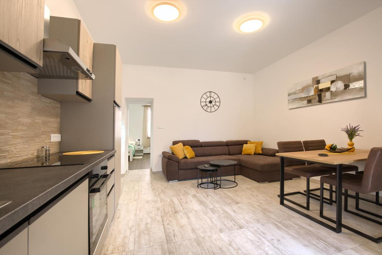 Amphitheater 3+2 Modern Apartment With Terrace, Wifi, Netflix Pula Exterior photo
