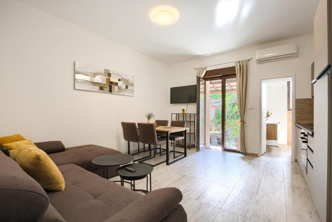 Amphitheater 3+2 Modern Apartment With Terrace, Wifi, Netflix Pula Exterior photo