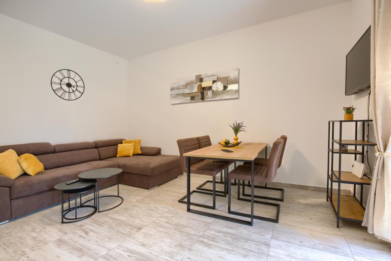 Amphitheater 3+2 Modern Apartment With Terrace, Wifi, Netflix Pula Exterior photo